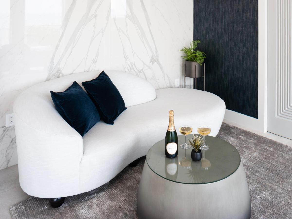 Black Urchin Boutique Resort Bodden Town Exteriör bild
